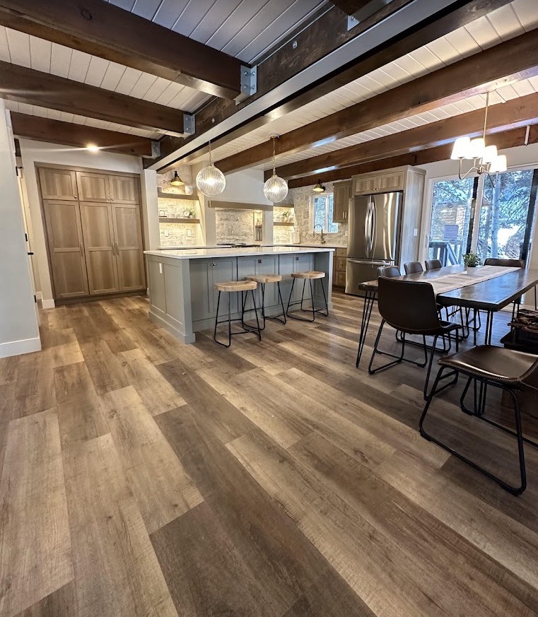 Beam-Ceiling Open Kitchen & Dining